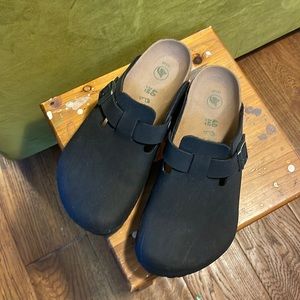Birkenstock Vegan Boston Clog Black